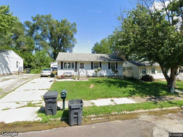 House image located at Pekin, IL 61554