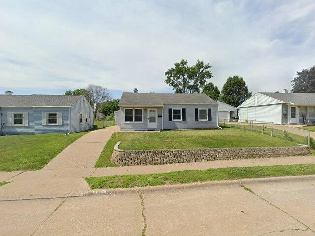 House image located at Davenport, IA 52802