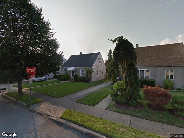 House image located at Hewlett, NY 11557