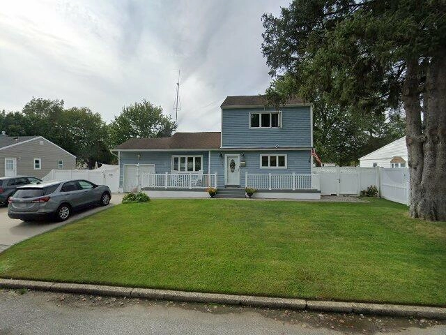 House image located at Bay Shore, NY 11706