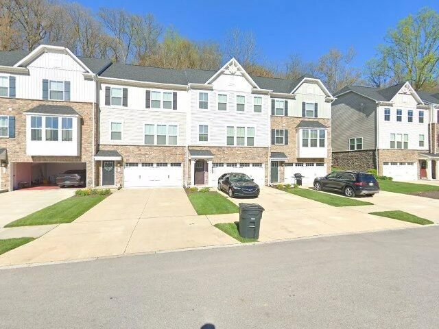 House image located at Akron, OH 44303