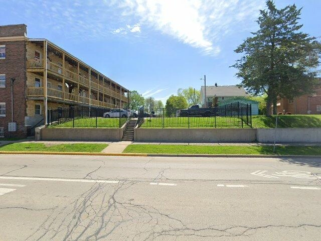 House image located at Carpentersville, IL 60110