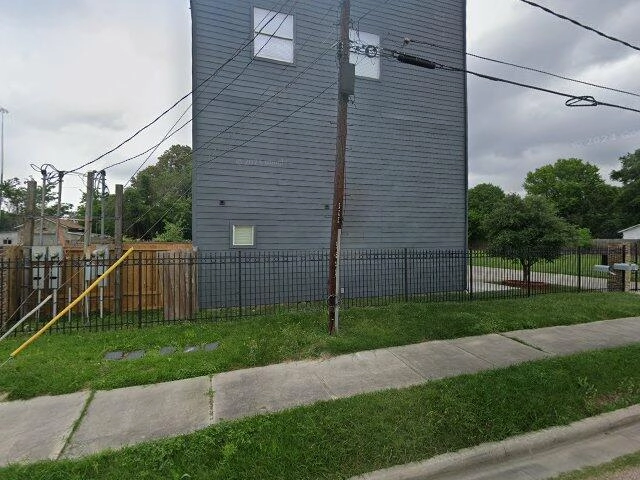 House image located at Houston, TX 77009