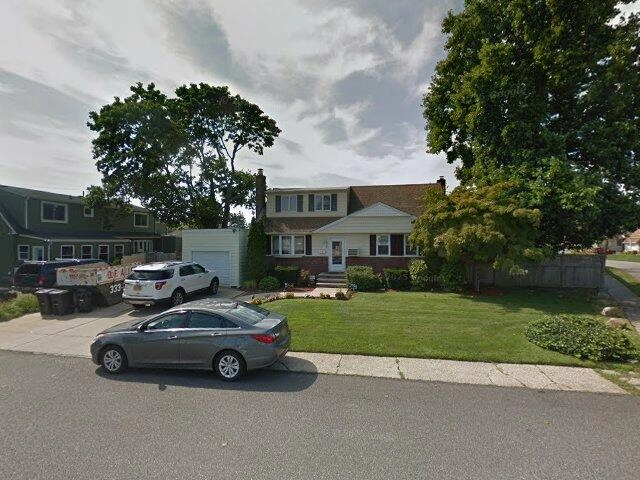 House image located at West Islip, NY 11795