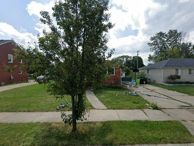 House image located at Roseville, MI 48066