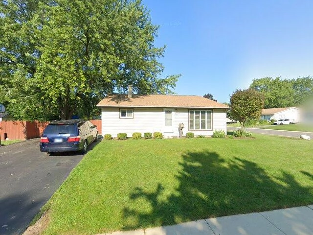 House image located at Carpentersville, IL 60110