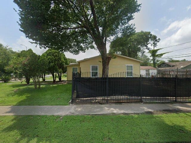 House image located at Dubuque, IA 52001