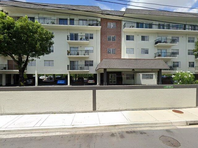 House image located at Miami, FL 33166