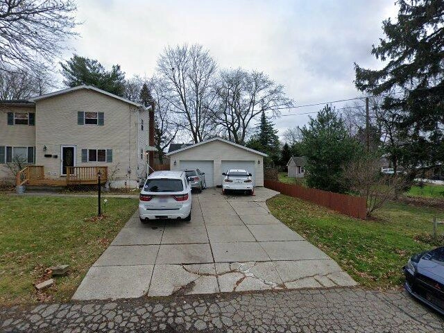 House image located at Akron, OH 44314