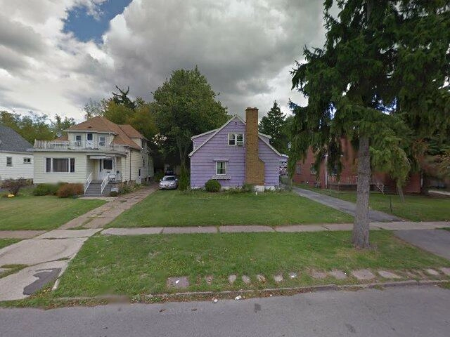 House image located at Carpentersville, IL 60110