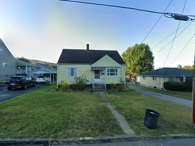 House image located at Connellsville, PA 15425