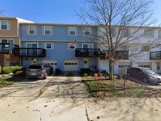 House image located at Akron, OH 44313