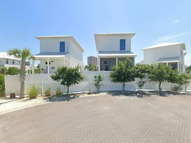 House image located at Crestview, FL 32536