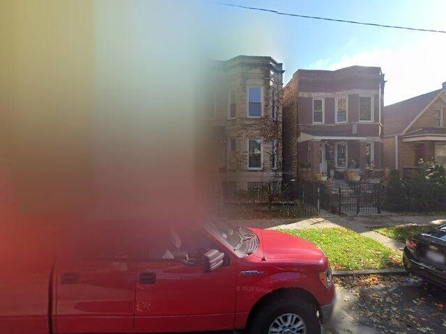 House image located at Chicago, IL 60609