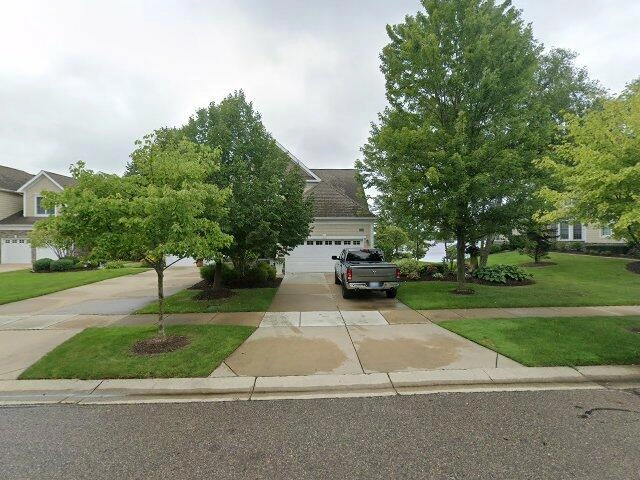 House image located at Novi, MI 48374