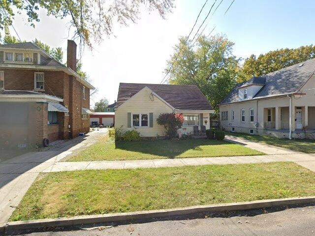 House image located at Peoria, IL 61604