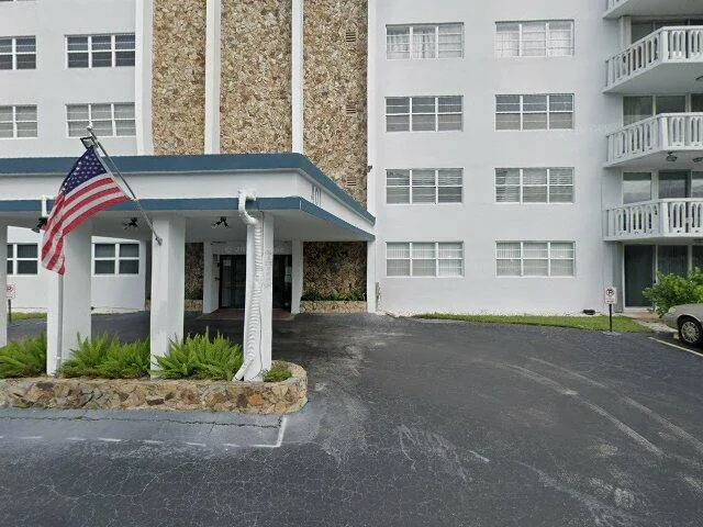House image located at Hallandale, FL 33009