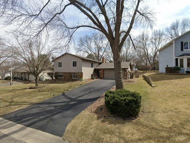 House image located at Eden Prairie, MN 55347