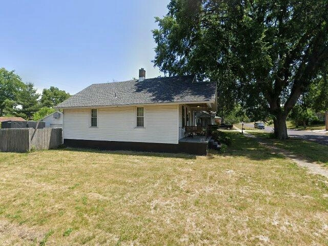 House image located at Pekin, IL 61554