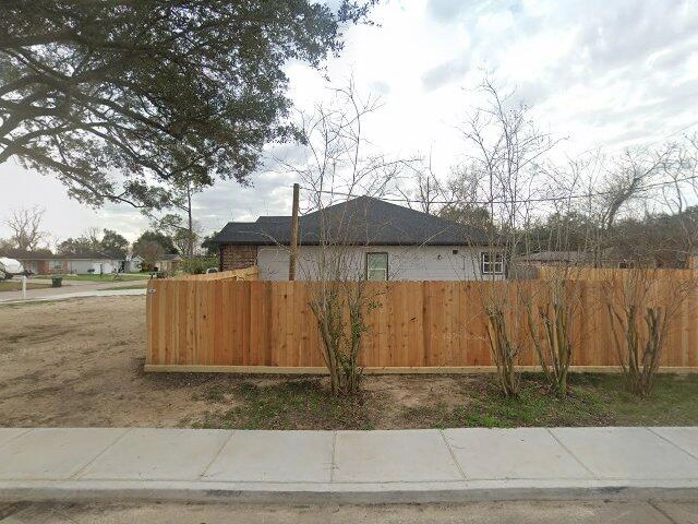 House image located at Alvin, TX 77511