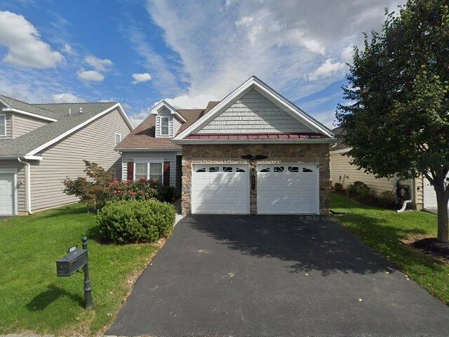 House image located at Mount Joy, PA 17552