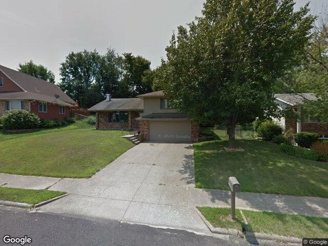 House image located at Pekin, IL 61554