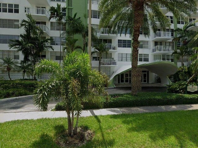 House image located at Miami, FL 33181