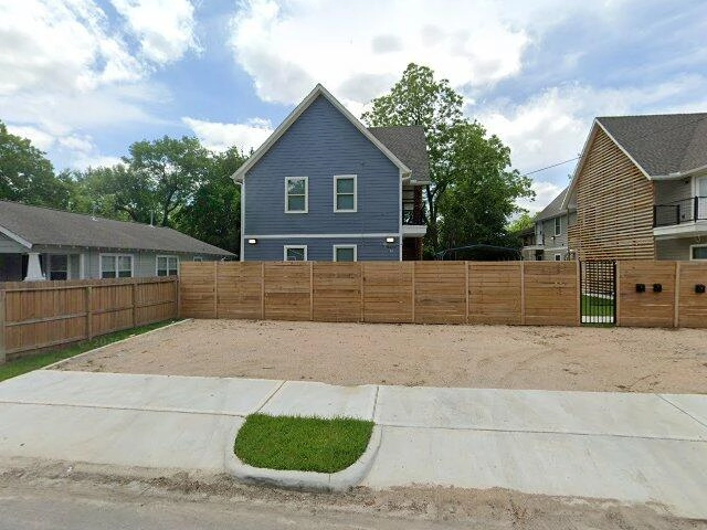 House image located at Houston, TX 77004