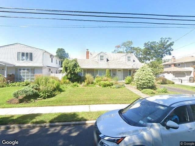 House image located at Massapequa Park, NY 11762