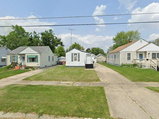 House image located at Flint, MI 48503