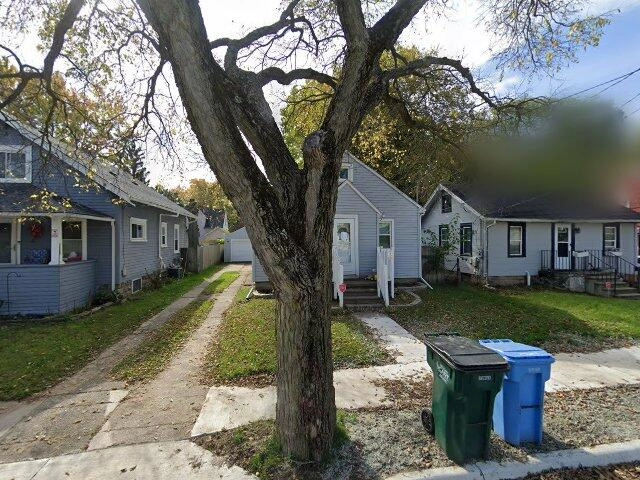 House image located at Lansing, MI 48910