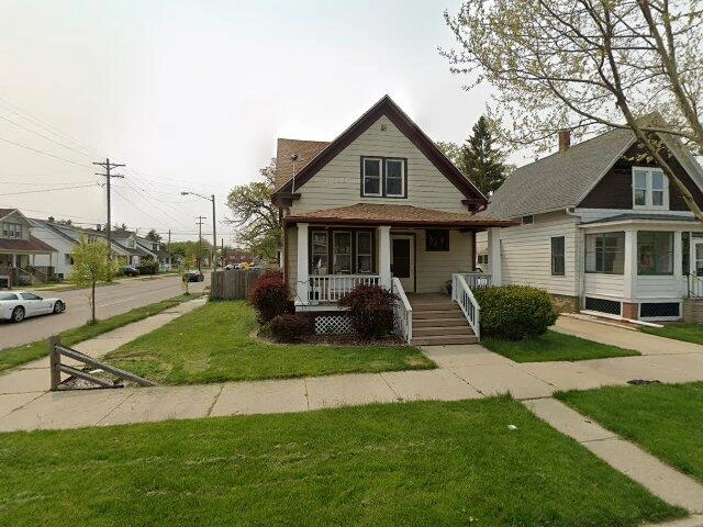 House image located at Racine, WI 53405