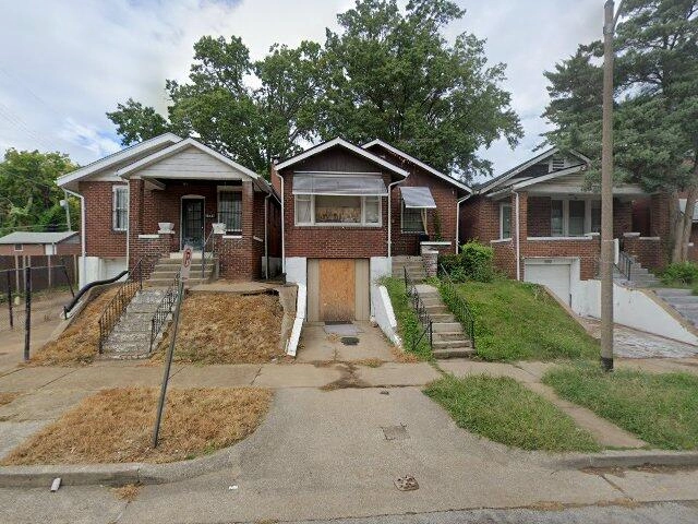 House image located at Saint Louis, MO 63120