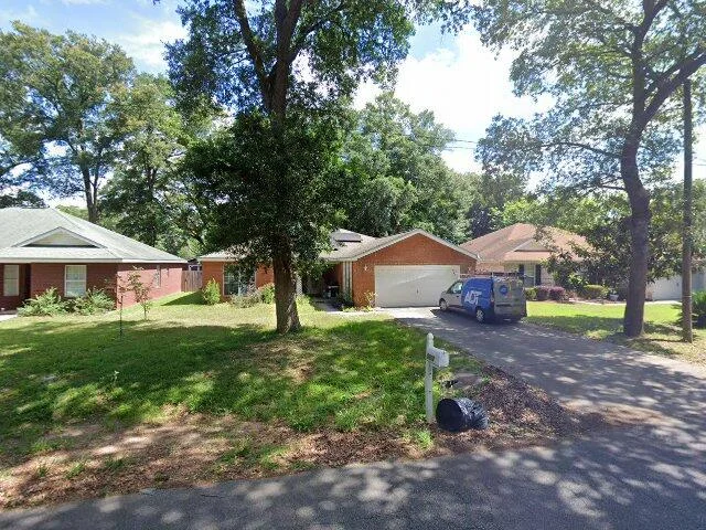 House image located at Milton, FL 32571