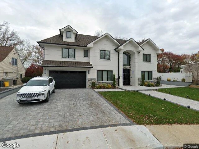 House image located at Hewlett, NY 11557