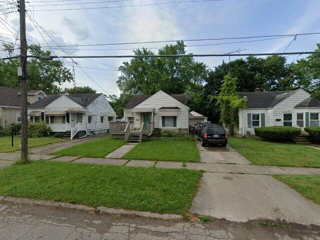 House image located at Flint, MI 48506
