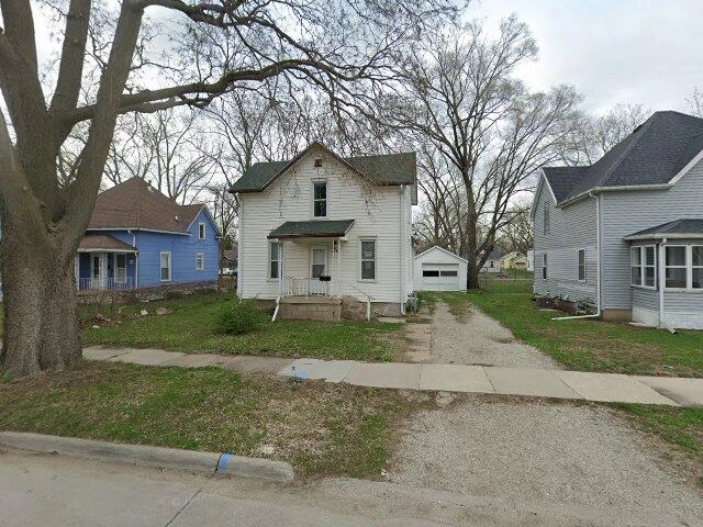 House image located at Waterloo, IA 50703