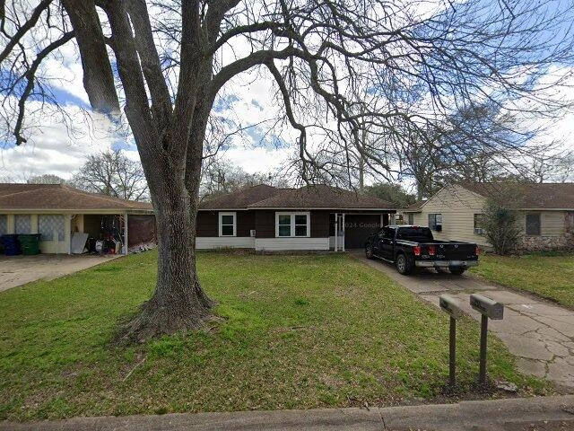 House image located at Angleton, TX 77515