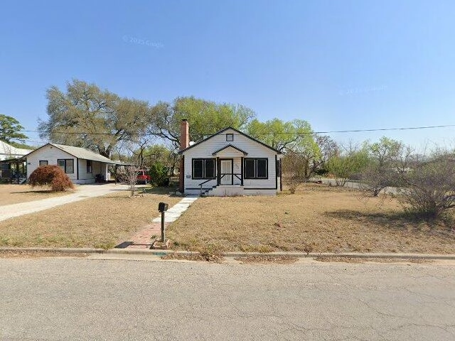 House image located at Devine, TX 78016