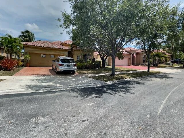 House image located at Hollywood, FL 33027