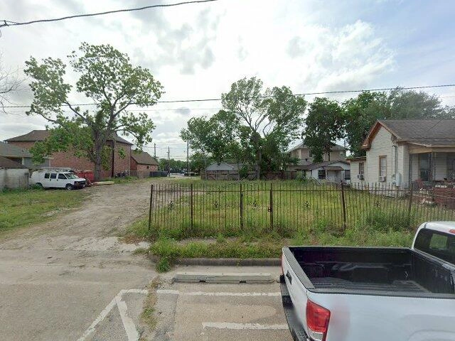 House image located at Houston, TX 77026