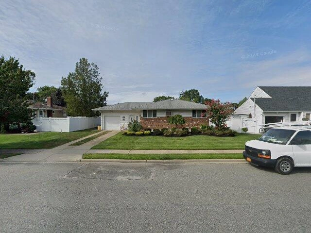 House image located at Farmingdale, NY 11735