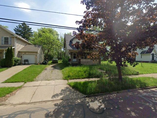 House image located at Akron, OH 44320