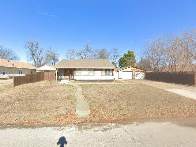 House image located at Chickasha, OK 73018