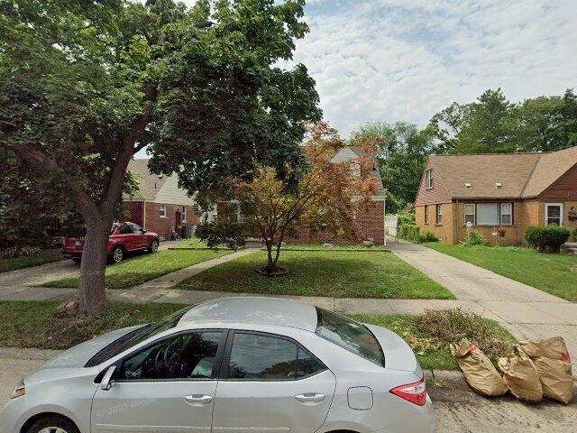 House image located at Oak Park, MI 48237