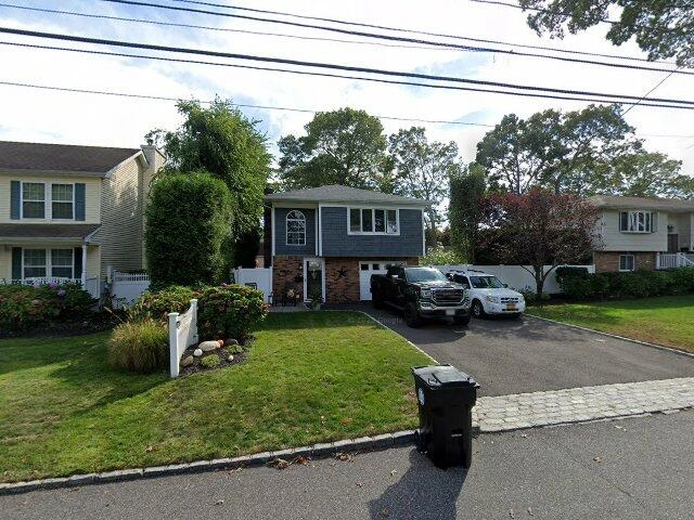 House image located at West Islip, NY 11795
