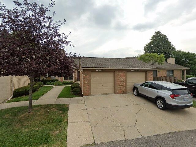 House image located at Warren, MI 48093