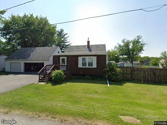 House image located at Moline, IL 61265