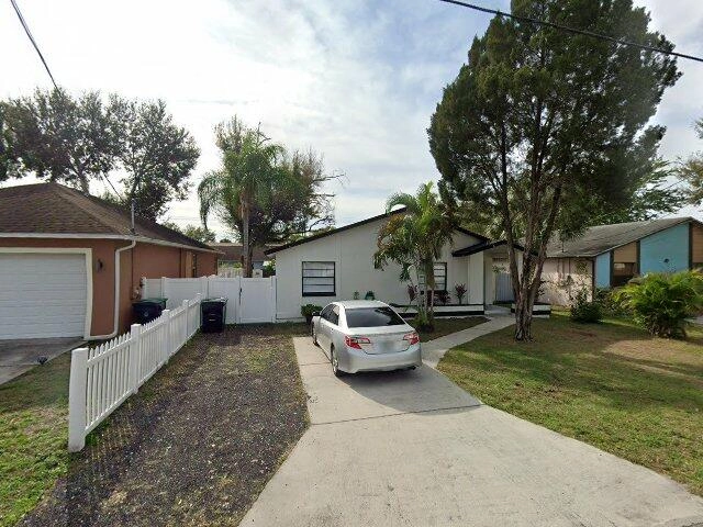 House image located at Tampa, FL 33614