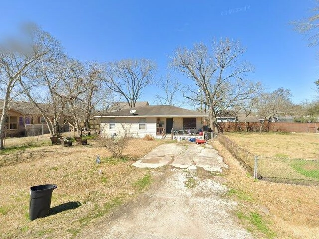 House image located at La Porte, TX 77571